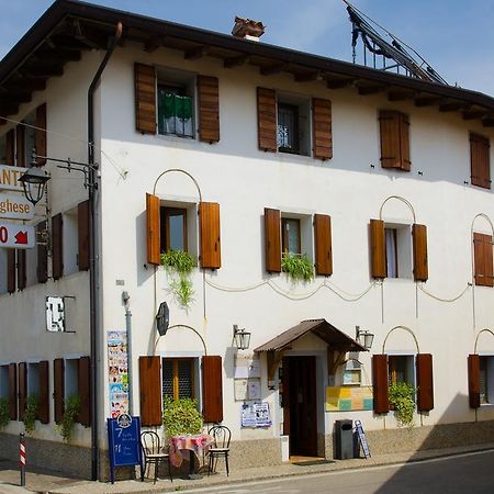 Albergo Ristorante Borghese Montereale Valcellina Exterior photo