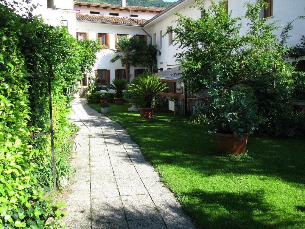 Albergo Ristorante Borghese Montereale Valcellina Exterior photo